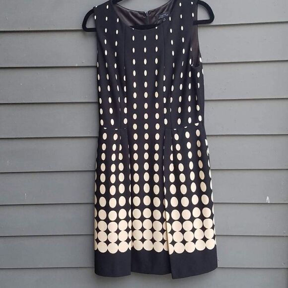 Tahari Black/Tan Polka Dot Sleveless Dress Size 8 Like New! - Picture 3 of 8